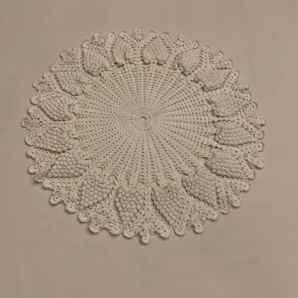Macramé handmade round grapes 🍇 19 inches diameter